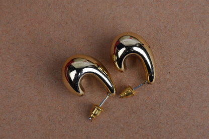 Golden Crescent-Shaped Elegant Anti-Tarnish Earrings