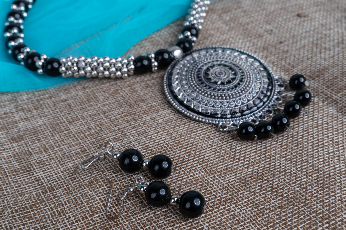 Black Pearl Radiance Necklace for Women