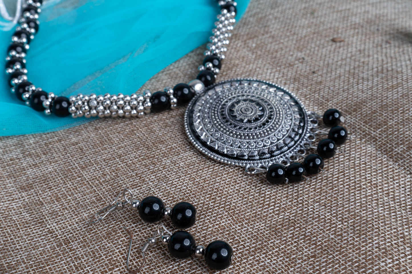 Black Pearl Radiance Necklace for Women