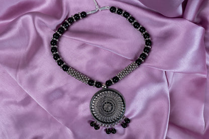 Black Pearl Radiance Necklace for Women